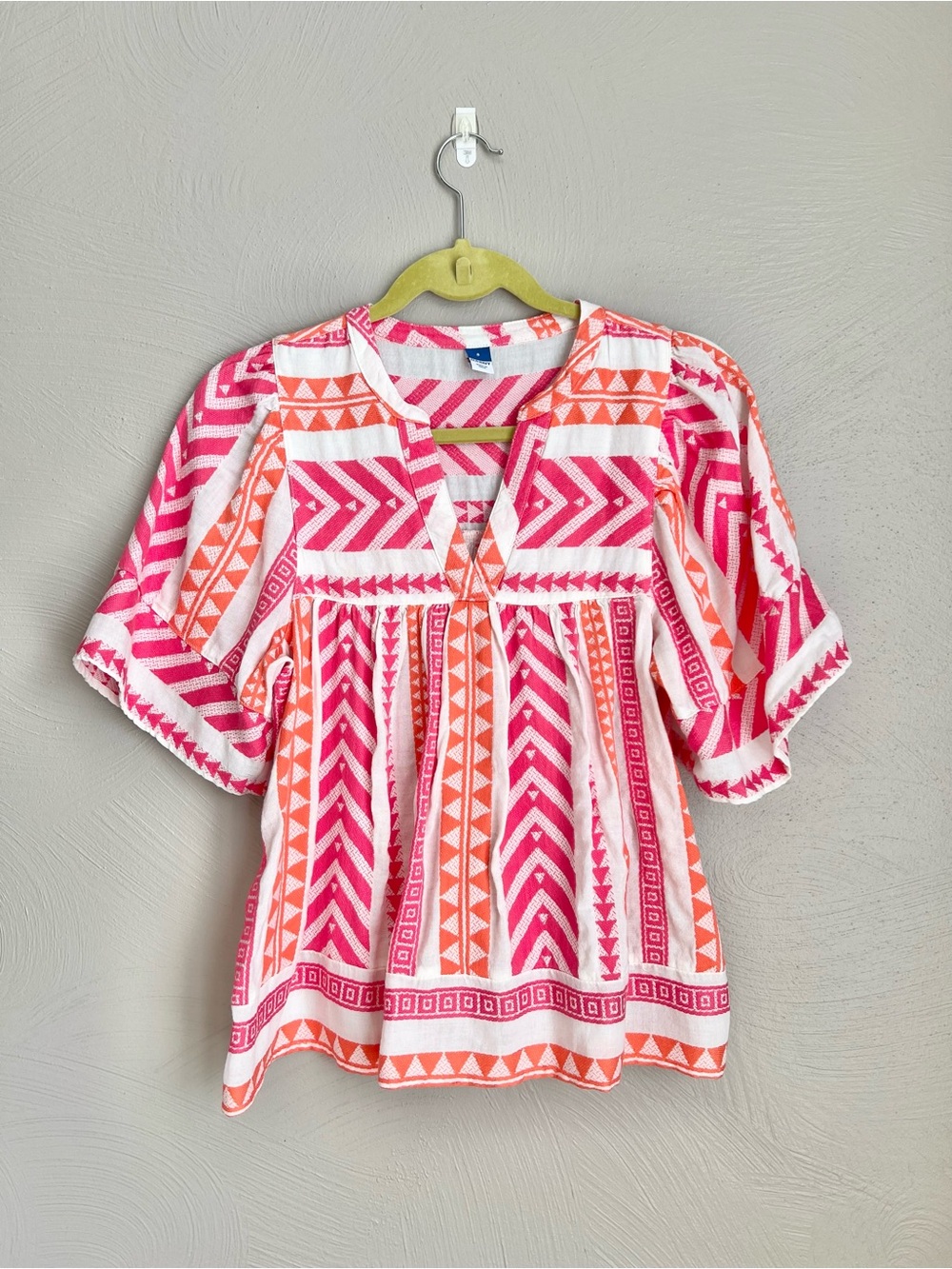 Old Navy Short Sleeve Textured Geometric V-Neck Top